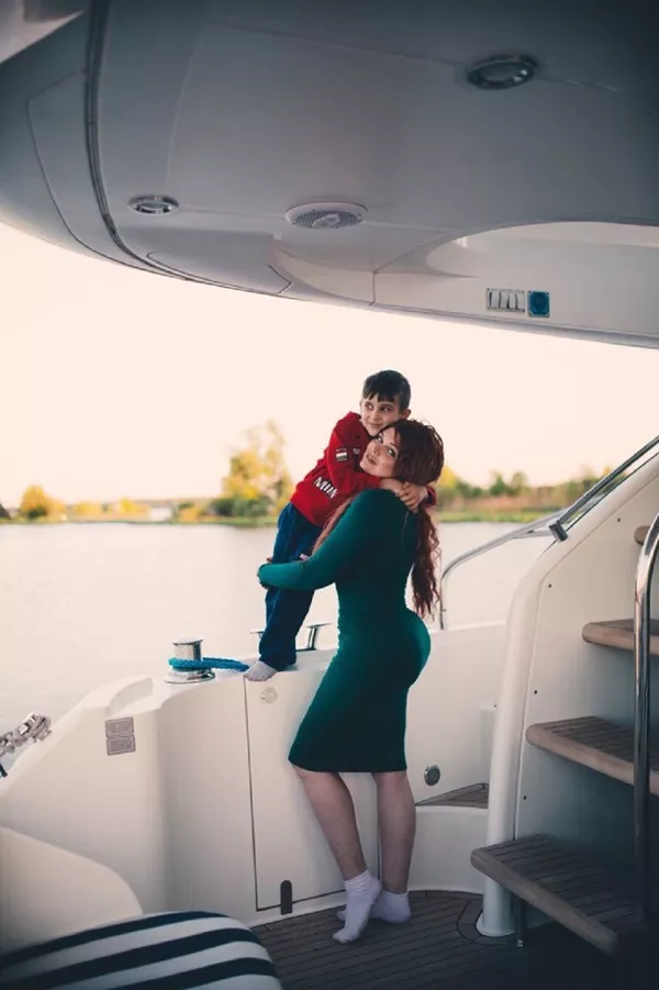 Người mẫu plus-size Nga Yulia Rybakova với con trai David Người mẫu plus-size Nga Yulia Rybakova với con trai David - Sputnik Việt Nam