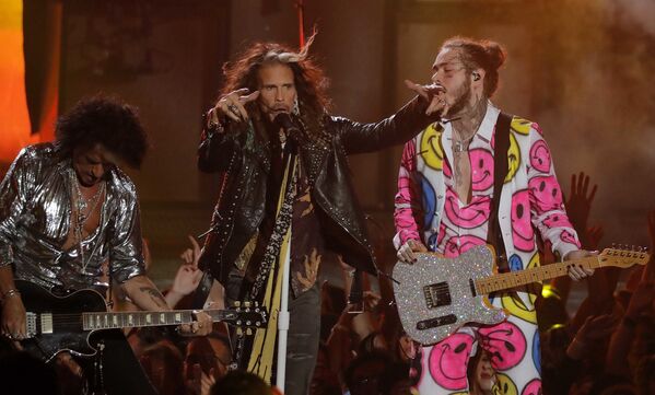 Joe Perry, Steven Tyler và Post Malone tại lễ trao giải MTV Video Music Awards - Sputnik Việt Nam