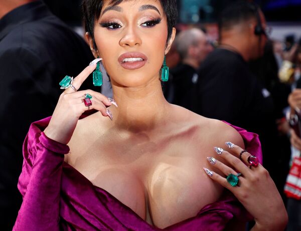 Nữ ca sĩ Mỹ Cardi B. trong lễ trao giải MTV Video Music Awards tại New York - Sputnik Việt Nam