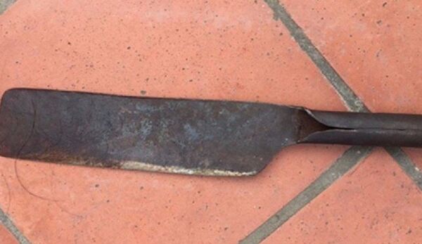 Con dao của người chồng dùng để chém vợ - Sputnik Việt Nam