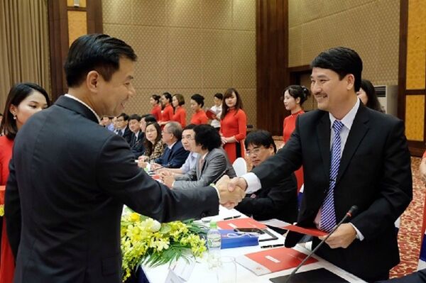 Trong khuôn khổ lễ ký kết thỏa thuận hợp tác với các trường đại học khoa học - công nghệ Việt Nam vào ngày 21/8, Tập đoàn Vingroup đã chính thức ra mắt Công ty Phát triển Công nghệ VinTech, Viện Nghiên cứu Dữ liệu lớn, Viện Nghiên cứu Công nghệ cao và Quỹ Hỗ trợ Nghiên cứu Khoa học - Công nghệ Ứng dụng. - Sputnik Việt Nam