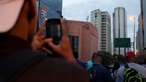 Tháp David ở Venezuela bị nghiêng vì động đất Tháp David ở Venezuela bị nghiêng vì động đất - Sputnik Việt Nam