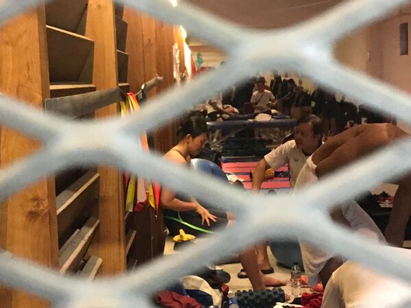 Nguyễn Thị Ánh Viên bật khóc sau khi thất bại ở nội dung 400m hỗn hợp nữ trên đường đua xanh tối 21/8 tại ASIAD 2018. Nguyễn Thị Ánh Viên bật khóc sau khi thất bại ở nội dung 400m hỗn hợp nữ trên đường đua xanh tối 21/8 tại ASIAD 2018. - Sputnik Việt Nam