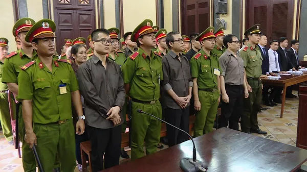 Các bị cáo nghe tuyên án tại phiên tòa. Các bị cáo nghe tuyên án tại phiên tòa. - Sputnik Việt Nam