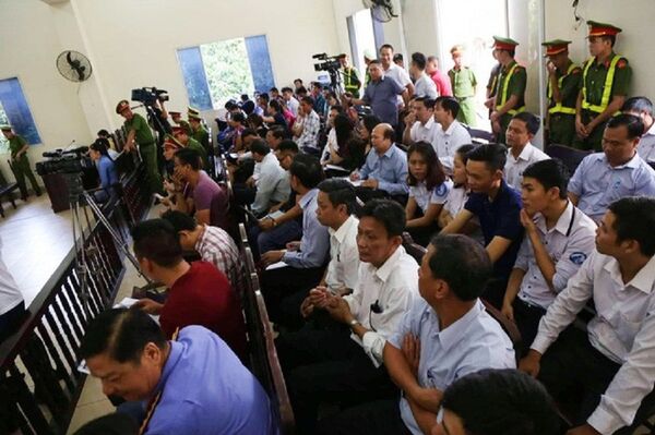 Rất đông người có mặt tại phiên xét xử - Sputnik Việt Nam