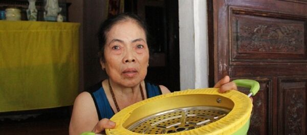 Bà Phiến nói rằng: Đến chết cũng không dám dùng chiếc nồi điện đa năng đã mua vì sợ hàng kém chất lượng Bà Phiến nói rằng: Đến chết cũng không dám dùng chiếc nồi điện đa năng đã mua vì sợ hàng kém chất lượng - Sputnik Việt Nam