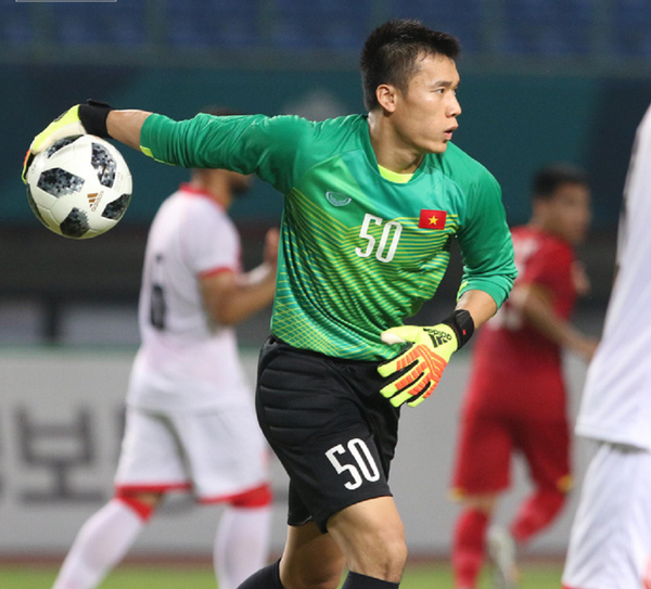 Sau 3 trận vòng bảng, Bùi Tiến Dũng mới có cơ hội để thể hiện bản thân và đã làm tốt - Sputnik Việt Nam