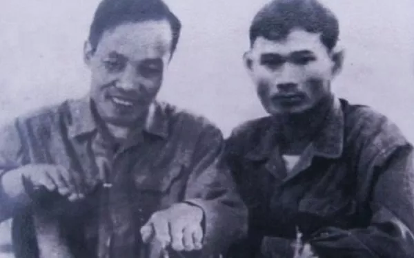Người Anh hùng phi công được đứng trực bên linh cữu Bác Hồ Người Anh hùng phi công được đứng trực bên linh cữu Bác Hồ - Sputnik Việt Nam