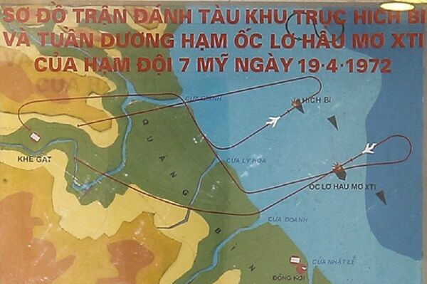 Sơ độ trận đánh tàu chiến Mỹ của biên đội MiG-17 ngày 19/4/1972 trưng bày tại Bảo tàng Phòng không - Không quân Sơ độ trận đánh tàu chiến Mỹ của biên đội MiG-17 ngày 19/4/1972 trưng bày tại Bảo tàng Phòng không - Không quân - Sputnik Việt Nam
