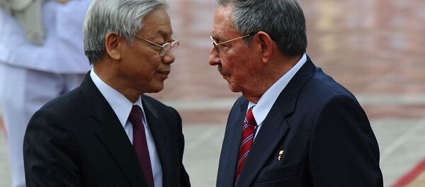 Tổng Bí thư Việt Nam Nguyễn Phú Trọng và Chủ tịch Cuba Raul Castro, năm 2012 - Sputnik Việt Nam