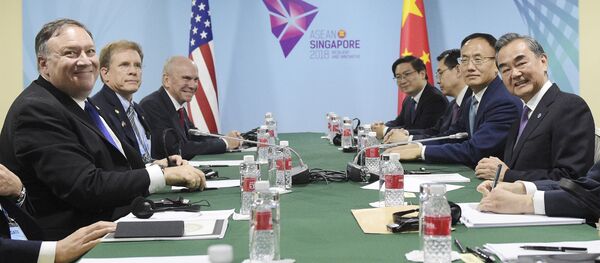 Ngoại trưởng Mỹ Mike Pompeo và người đồng cấp Trung Quốc Vương Nghị - Sputnik Việt Nam