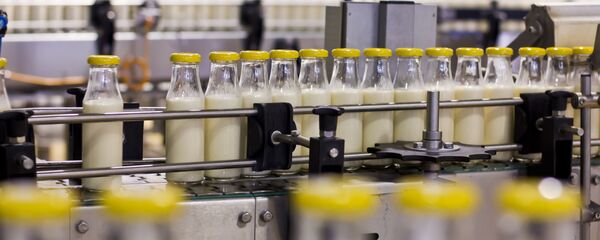 Hệ thống dây chuyền sản xuất sữa tại nhà máy - Sputnik Việt Nam