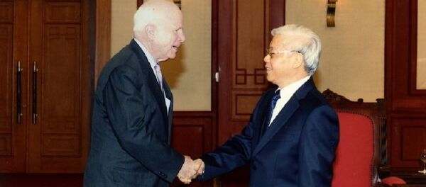 Tổng Bí thư Nguyễn Phú Trọng tiếp Thượng nghị sĩ John McCain chiều 8/8/2014, tại Trụ sở Trung ương Đảng. - Sputnik Việt Nam