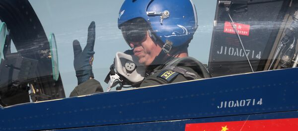 Nhóm phi công biểu diễn của Trung Quốc “Ngày 1 tháng Tám” trên tiêm kích đa mục đích 6xJ-10 thế hệ thứ tư trong khuôn khổ diễn đàn kỹ thuật quân sự quốc tế lần thứ Tư “Quân đội-2018”  - Sputnik Việt Nam