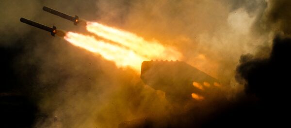 Tổ hợp pháo phản lực nhiệt áp TOS-1 Solntsepek trong khi trình diễn động trong khuôn khổ diễn đàn kỹ thuật quân sự quốc tế lần thứ Tư “Quân đội-2018” Tổ hợp pháo phản lực nhiệt áp TOS-1 Solntsepek trong khi trình diễn động trong khuôn khổ diễn đàn kỹ thuật quân sự quốc tế lần thứ Tư “Quân đội-2018” - Sputnik Việt Nam