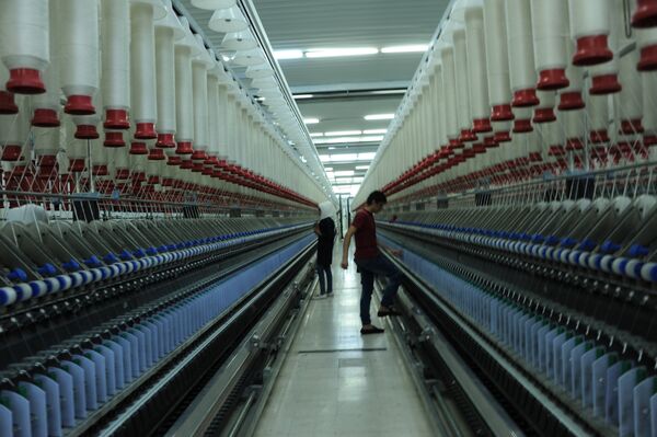 Nhà máy dệt may tại trung tâm công nghiệp Sheikh Nazar ở Aleppo  - Sputnik Việt Nam