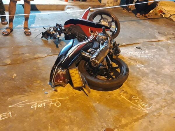 Một trong 4 xe máy bị tông - Sputnik Việt Nam