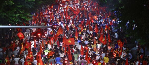 ASIAD 2018: Hàng nghìn cổ động viên Hà Nội xuống đường cổ vũ Olympic Việt Nam vào Bán kết ASIAD 2018: Hàng nghìn cổ động viên Hà Nội xuống đường cổ vũ Olympic Việt Nam vào Bán kết - Sputnik Việt Nam