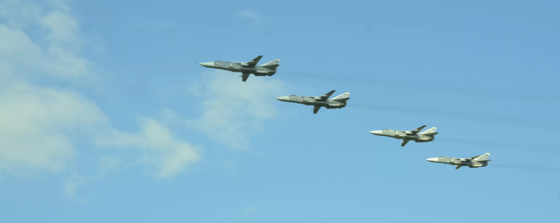 Máy bay ném bom tiền tuyến Su-24M  - Sputnik Việt Nam, 1920, 12.06.2019