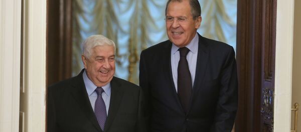 Ngoại trưởng Nga Sergei Lavrov tại cuộc họp báo tổng kết kết quả đàm phán với người đồng cấp Syria Walid Muallem. Ngoại trưởng Nga Sergei Lavrov tại cuộc họp báo tổng kết kết quả đàm phán với người đồng cấp Syria Walid Muallem. - Sputnik Việt Nam