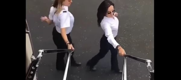 Alexandra Markines, nữ phi công 30 tuổi người Mexico đã tham gia thử thách Kiki (Kiki Challenge) - Sputnik Việt Nam