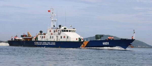 Hiện nay trong biên chế lực lượng Cảnh sát biển có 4 tàu tuần tra cao tốc TT-400, đó là các tàu CSB 4031, 4032, 4033 và 4034. Tàu tuần tra cao tốc TT-400 được đóng tại nhà máy đóng tàu Hồng Hà, tàu có chiều dài 54 m; rộng 9,3 m; lượng giãn nước 400 tấn. - Sputnik Việt Nam