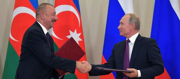 Tổng thống Nga Vladimir Putin và Tổng thống Azerbaijan Ilham Aliyev - Sputnik Việt Nam