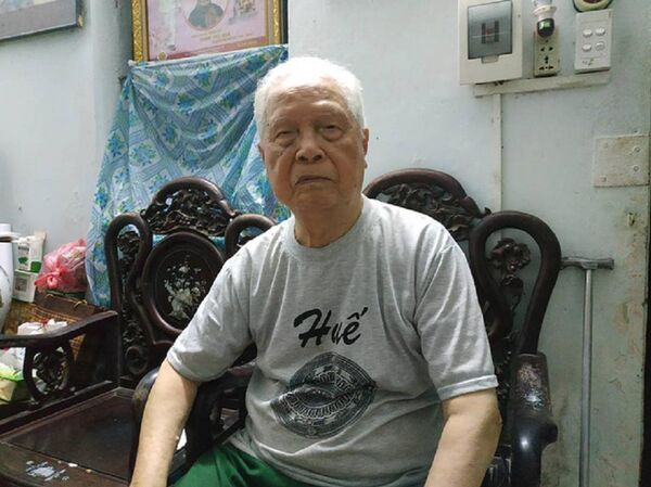 Dù đã 94 tuổi, mắt mờ, chân tay yếu thế nhưng ký ức về những năm tháng lịch sử hào hùng của dân tộc vẫn được người cựu binh này nhớ nguyên vẹn. - Sputnik Việt Nam