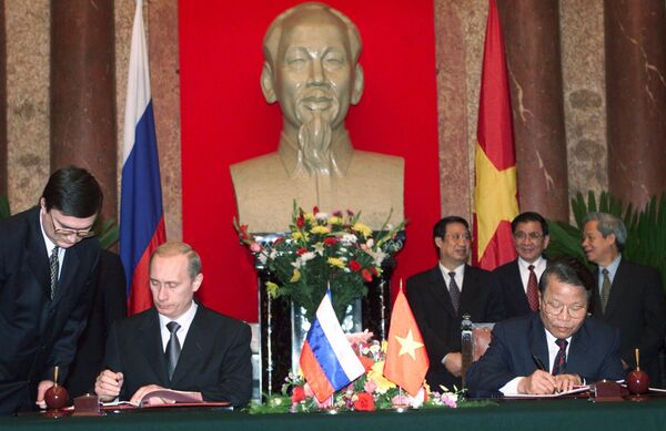 Chuyến thăm chính thức Việt Nam của Tổng thống Putin năm 2001 - Sputnik Việt Nam