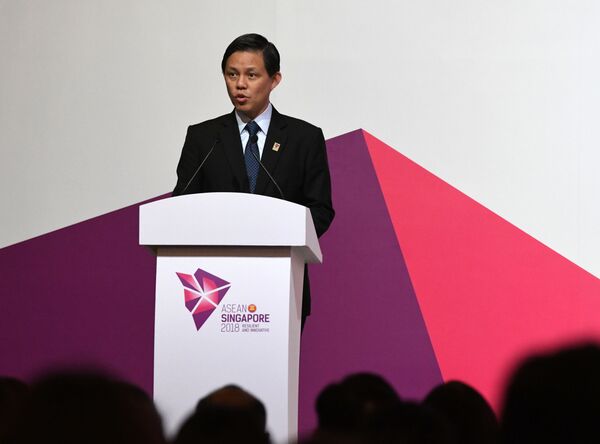 Bộ trưởng Thương mại và Công nghiệp Singapore Chan Chun Sin  - Sputnik Việt Nam
