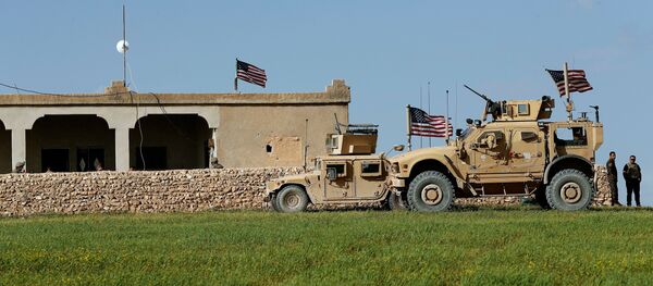 Binh sĩ Mỹ tại trận địa ở thành phố Manbij miền bắc Syria - Sputnik Việt Nam