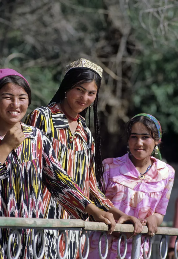 Tajikistan – Đôi lông mày giao nhau là một trong những biểu hiện của sắc đẹp. Tajikistan – Đôi lông mày giao nhau là một trong những biểu hiện của sắc đẹp. - Sputnik Việt Nam