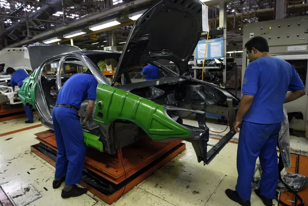 Tập đoàn Pháp Peugeot tại Iran Tập đoàn Pháp Peugeot tại Iran - Sputnik Việt Nam