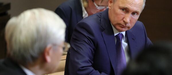 Tổng thống Nga Vladimir Putin tại cuộc gặp với Tổng bí thư Nguyễn Phú Trọng Tổng thống Nga Vladimir Putin tại cuộc gặp với Tổng bí thư Nguyễn Phú Trọng - Sputnik Việt Nam