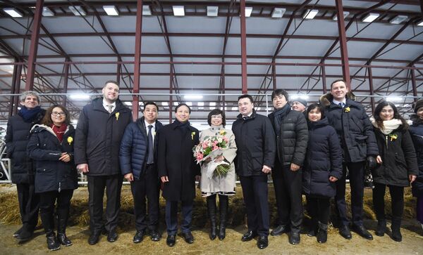 Tại trang trai của Tập đoàn TH tại Volokolamsk - Moskva - Sputnik Việt Nam