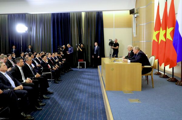 Ngày 6 tháng Chín năm 2018. Tổng bí thư Đảng Cộng sản Việt Nam Nguyễn Phú Trọng và Tổng thống Nga Vladimir Putin trong cuộc họp tại Sochi. Ngày 6 tháng Chín năm 2018. Tổng bí thư Đảng Cộng sản Việt Nam Nguyễn Phú Trọng và Tổng thống Nga Vladimir Putin trong cuộc họp tại Sochi. - Sputnik Việt Nam