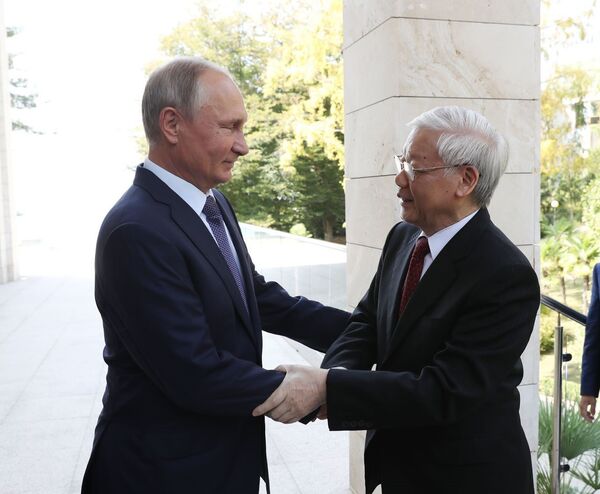 Tổng thống Nga Vladimir Putin và Tổng bí thư Nguyễn Phú Trọng Tổng thống Nga Vladimir Putin và Tổng bí thư Nguyễn Phú Trọng - Sputnik Việt Nam