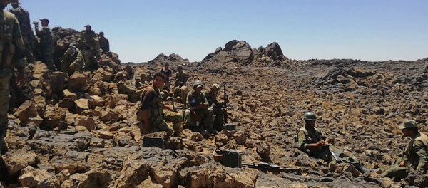 Quân đội Syria tấn công quyết liệt ở trận địa vùng núi lửa Al-Safa Quân đội Syria tấn công quyết liệt ở trận địa vùng núi lửa Al-Safa - Sputnik Việt Nam