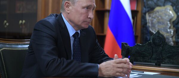 Президент РФ Владимир Путин во время рабочей поездки в Кемеровскую область - Sputnik Việt Nam