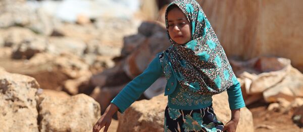 Сирийская девочка в лагере для беженцев в провинции Идлиб - Sputnik Việt Nam