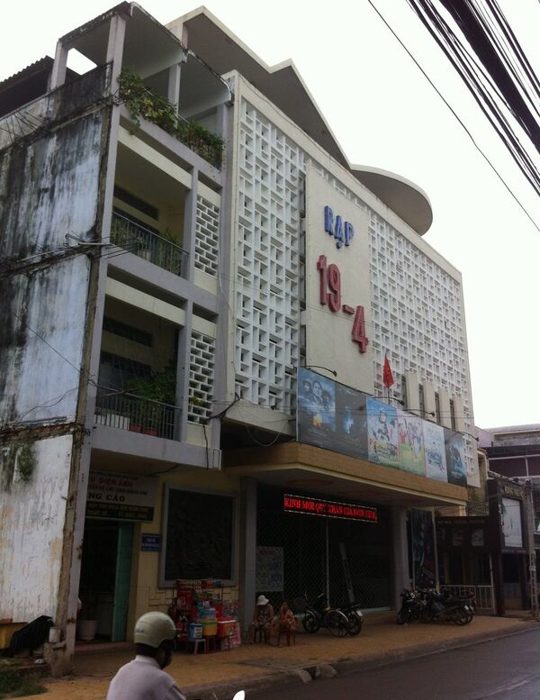 Rạp Lilas, nay là rạp 19/4. Rạp Lilas, nay là rạp 19/4. - Sputnik Việt Nam