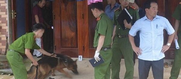 Lực lượng công an dùng chó nghiệp vụ để khám nghiệm hiện trường - Sputnik Việt Nam