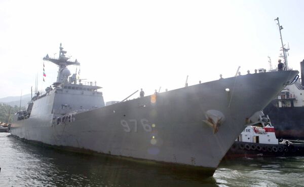 Sáng 11/9/2018, tàu Khu trục ROKS Moon Mu The Great của Hải quân Hàn Quốc cùng 302 sỹ quan và thủy thủ đoàn do Đại tá Doh Jin Woo - Chỉ huy trưởng Nhóm huấn luyện tuần tra trên biển Hàn Quốc làm Trưởng đoàn đã cập cảng Tiên Sa, bắt đầu chuyến thăm xã giao thành phố Đà Nẵng trong 4 ngày từ 11 – 14/9. - Sputnik Việt Nam