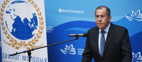 Ngoại trưởng Nga Sergei Lavrov trong bài phát biểu tại diễn đàn các nhà ngoại giao trẻ trong khuôn khổ Diễn đàn Kinh tế Đông - Sputnik Việt Nam