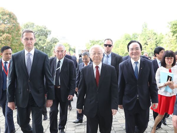 Tổng Bí thư Nguyễn Phú Trọng đến dự Hội nghị Hiệu trưởng các trường Đại học Việt Nam - Hungary lần thứ II - Sputnik Việt Nam