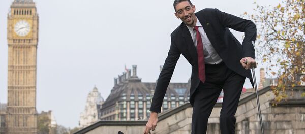 Người nhỏ nhất thế giới Chandra Bahadur Dungy và người cao nhất thế giới Sultan Kosen - Sputnik Việt Nam