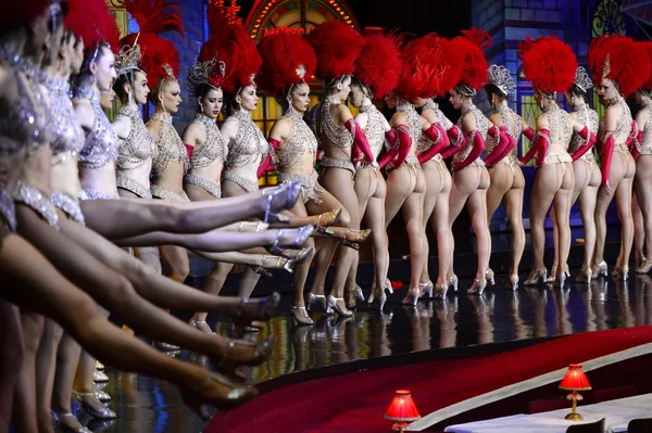 Ngày 7 tháng 11 năm 2014, tại Paris, nhân kỷ niệm 125 tạp kỹ Moulin Rouge, các vũ công đã lập kỷ lục nhảy điệu “cancan”. Ngày 7 tháng 11 năm 2014, tại Paris, nhân kỷ niệm 125 tạp kỹ Moulin Rouge, các vũ công đã lập kỷ lục nhảy điệu “cancan”. - Sputnik Việt Nam