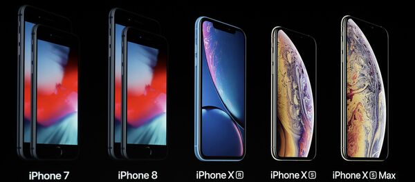 Phó chủ tịch phụ trách tiếp thị của tập đoàn Apple Phil Schiller tại buổi giới thiệu điện thoại thông minh mới: iPhone Xs, iPhone Xs Max và iPhone Xr Phó chủ tịch phụ trách tiếp thị của tập đoàn Apple Phil Schiller tại buổi giới thiệu điện thoại thông minh mới: iPhone Xs, iPhone Xs Max và iPhone Xr - Sputnik Việt Nam
