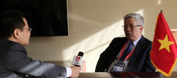 Thứ trưởng Nguyễn Chí Vịnh trao đổi với phóng viên TTXVN tại Seoul. Thứ trưởng Nguyễn Chí Vịnh trao đổi với phóng viên TTXVN tại Seoul. - Sputnik Việt Nam
