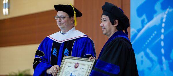 Ông Nguyễn Kim Sơn tại Đại học Liên bang Viễn Đông Ông Nguyễn Kim Sơn tại Đại học Liên bang Viễn Đông - Sputnik Việt Nam